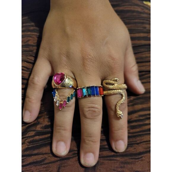 4 Sparkling rhinestone ring - Picture 1 of 8